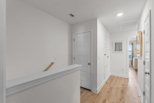 Building Photo - 4 Redbird Lp