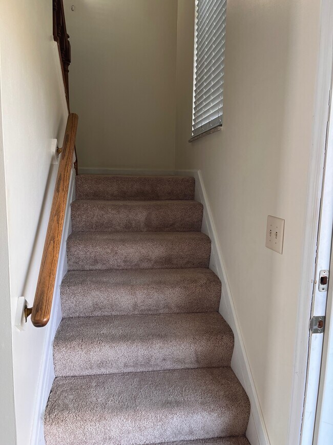 Building Photo - 1071 University Blvd