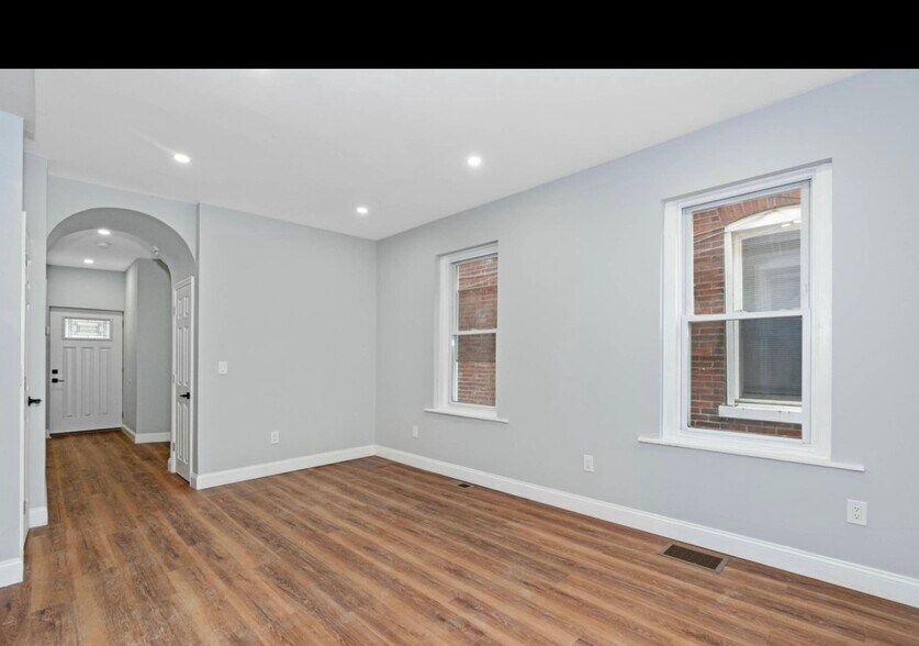 Building Photo - 2305 N Monroe St