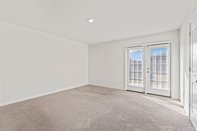 Building Photo - 15231 Central Lakes Dr