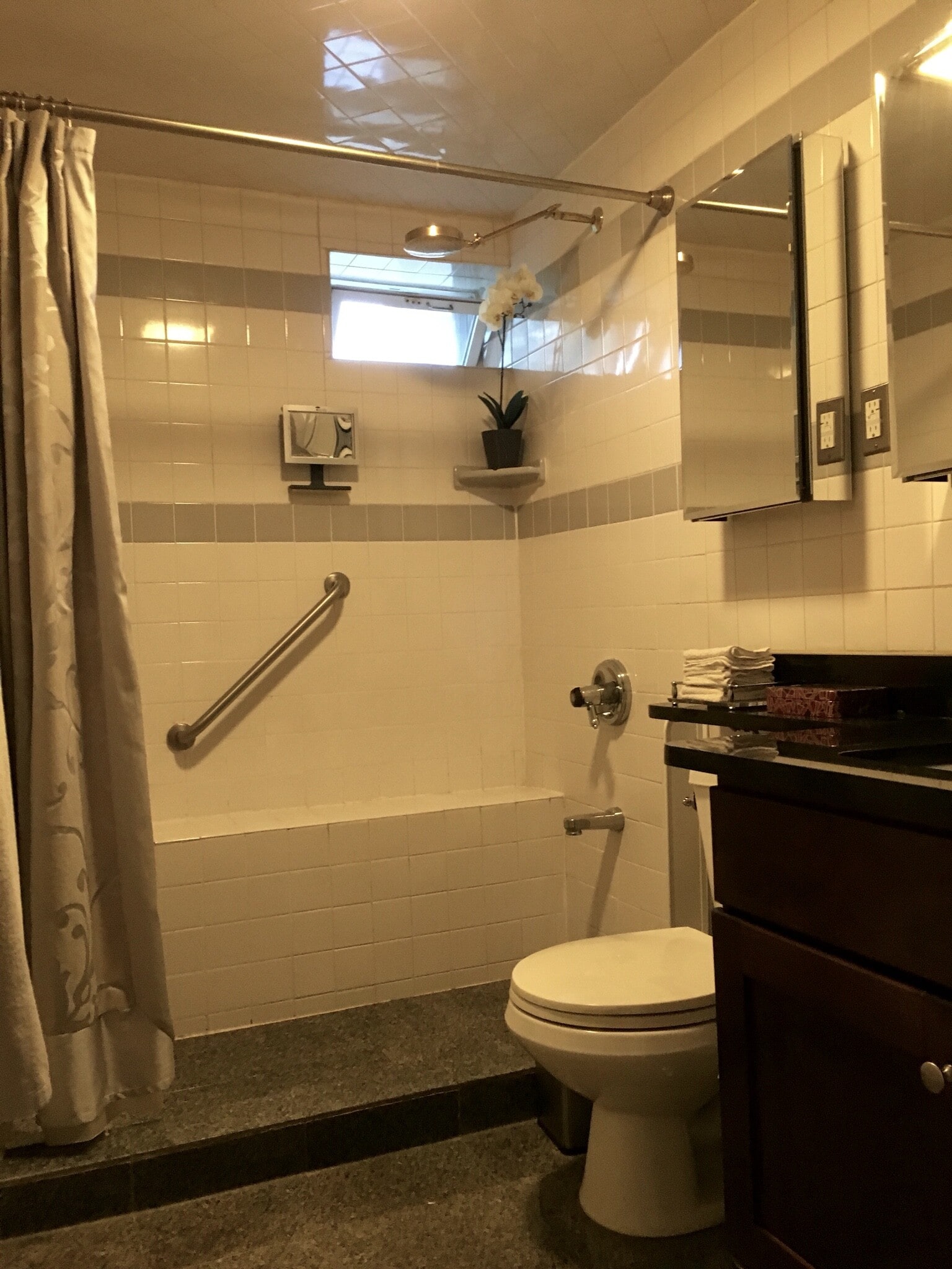 Building Photo - 178 Vernon Ave