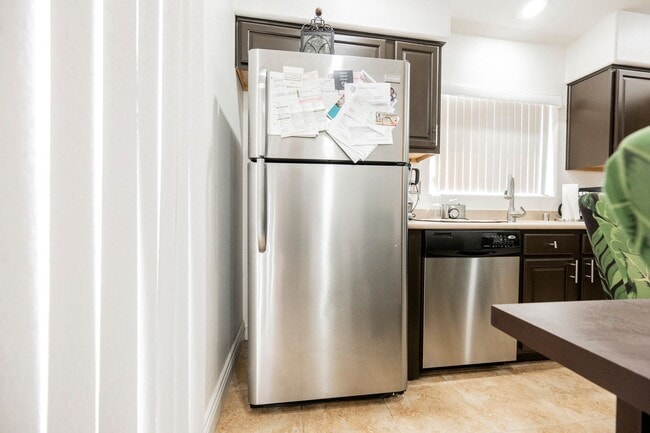Building Photo - Beautiful 3 Bedroom Home In the Southwest