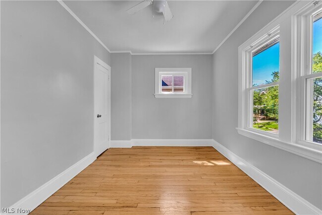 Building Photo - 921 Helmsdale Rd