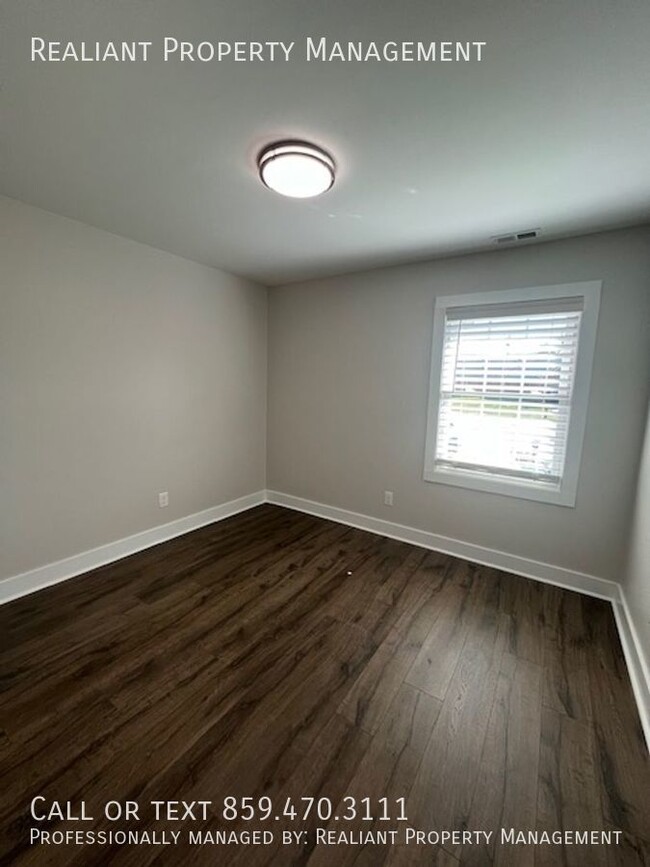 Building Photo - Completely Remodeled, 3 Bedroom, 3 bath ho...