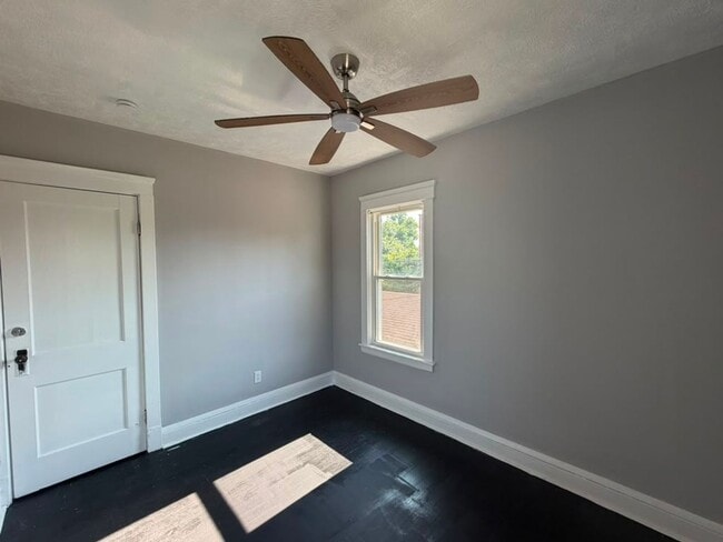 Building Photo - Four bedrooms. A sunroom. A fenced yard. A garage. Your next home is ready to be discovered!