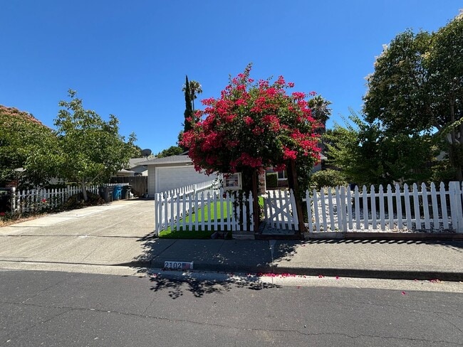 Building Photo - Move-In Ready Home with Remodeled Kitchen and Baths