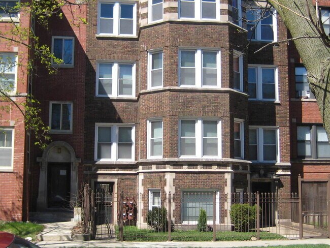 Building Photo - 7306 S Oglesby Ave