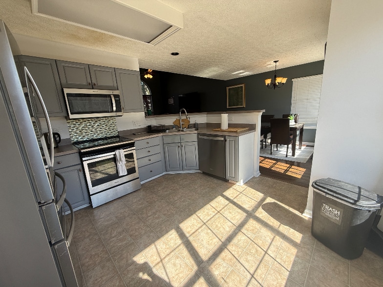 Building Photo - 669 Granwood Blvd