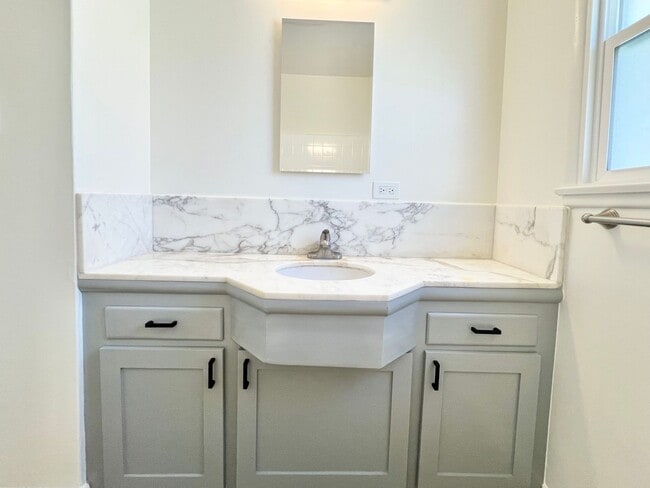 Building Photo - Charming Remodeled Lakewood Home with Bonu...