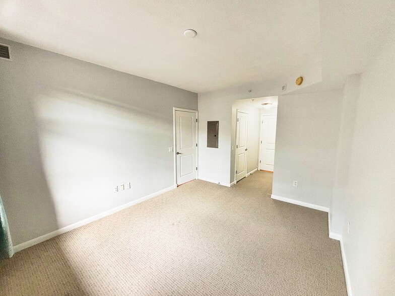 Building Photo - 1021 N Garfield St