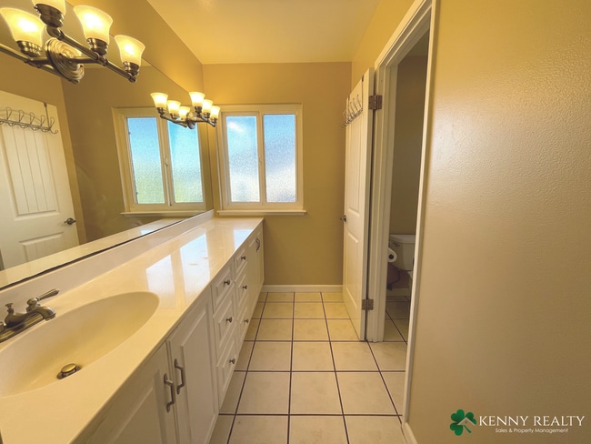 Building Photo - 4BD/2.5BA Spacious Foster City Home with Huge Backyard + Hot Tub