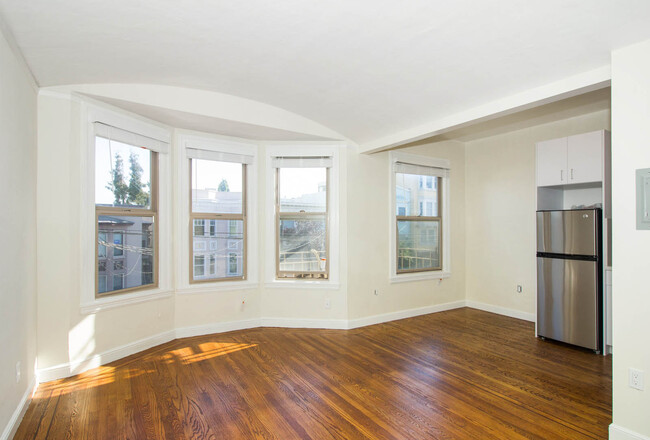 Building Photo - 140 Duboce