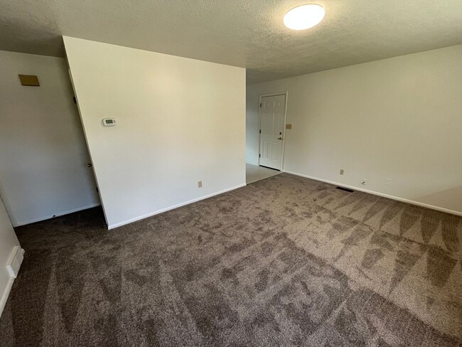 Building Photo - Lovely duplex for rent in Orem