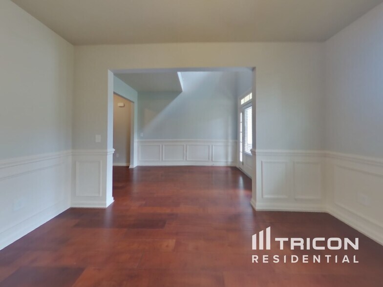 Building Photo - 3013 Alan Dr