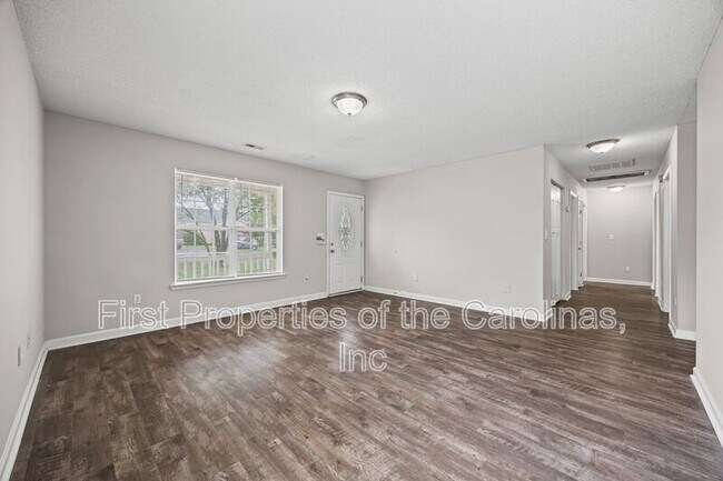 Building Photo - 429 Merry Go Dr