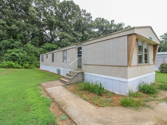 Building Photo - Move-In Ready & Lawn Care Included!