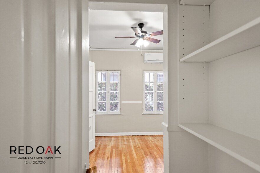 Building Photo - 206 S Martel Ave