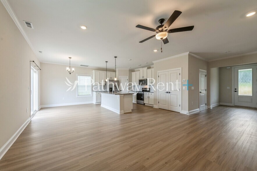 Building Photo - 112 Kennford Trl