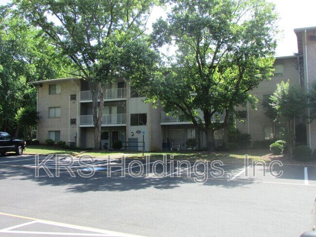 Building Photo - 800 Brook Hill Rd