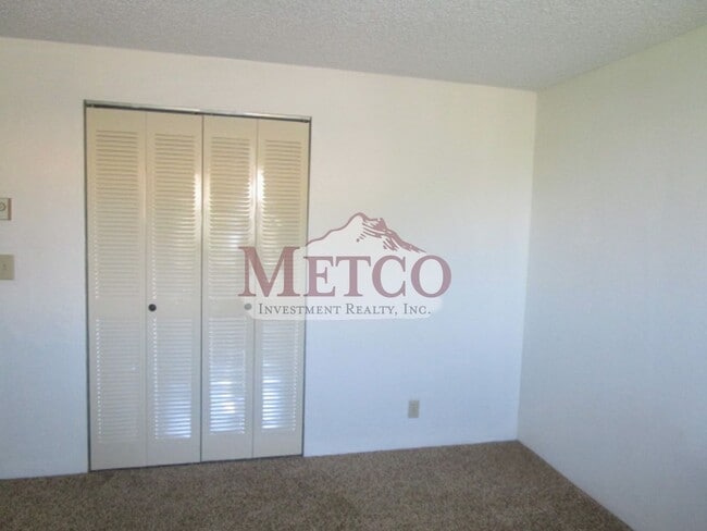Building Photo - 02303