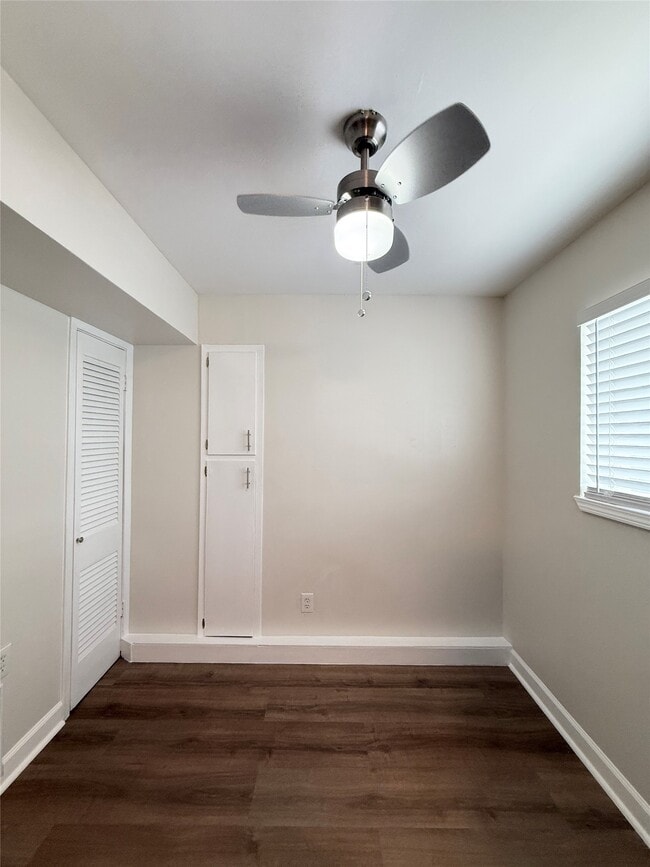 Building Photo - 1141 N Durham Dr