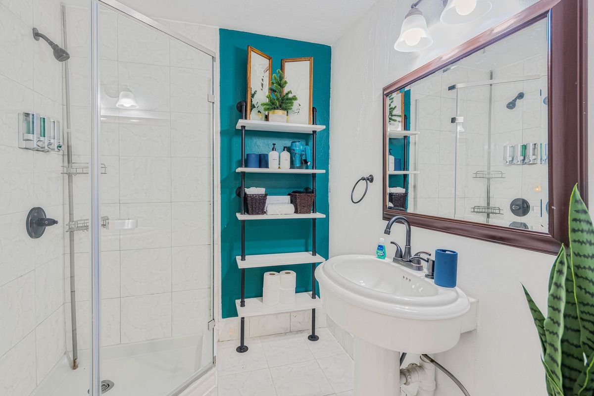 Building Photo - 2100 Cascade Rd