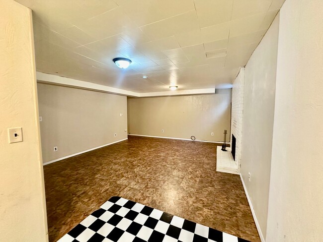 Building Photo - SPACIOUS HOME IN DESIRABLE HOT SPRINGS, 1....