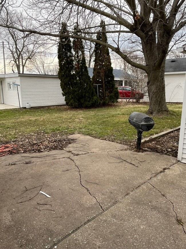 Building Photo - Molette Home in the heart of Moline.
