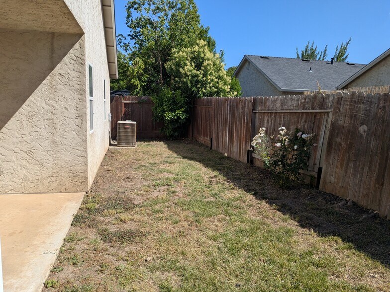 Building Photo - 3055 Snowbird Dr