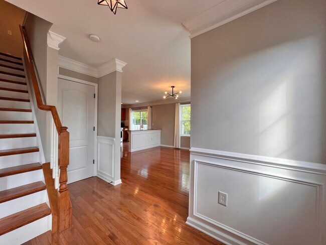 Building Photo - 4170 Bunker Hill Dr N