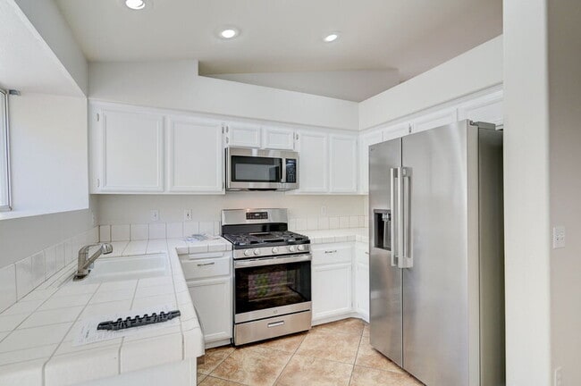 Building Photo - 1813 Lyell Canyon Ln