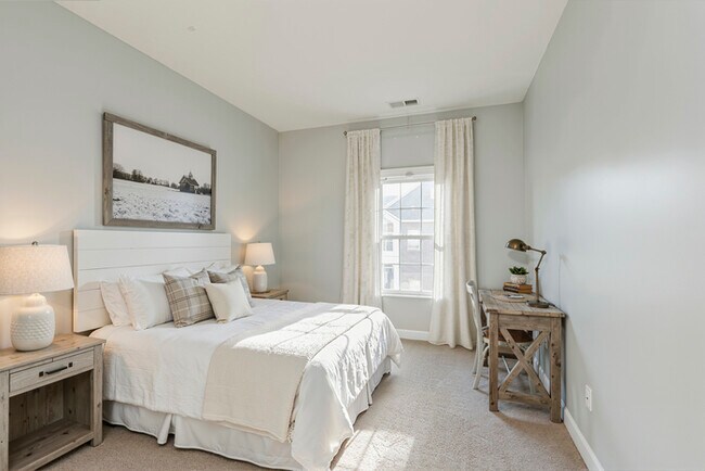 Building Photo - Wonderful 2 bedroom 2 bath Condo End Unit in Great Carmel Location!