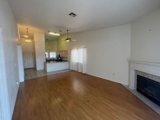Building Photo - Sunny 2-Bed, 2-Bath in gated community!