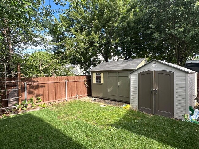Building Photo - "Spacious 4-Bedroom Gem with 2.5 Bathrooms...