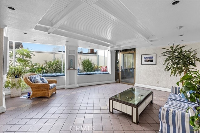 Building Photo - 615 Esplanade