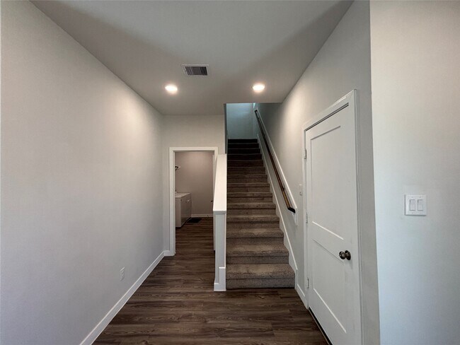 Building Photo - 5703 Blue Grama Dr