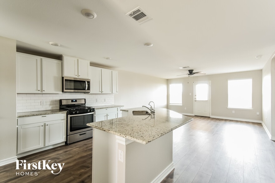 Building Photo - 6502 Hoffman Pln