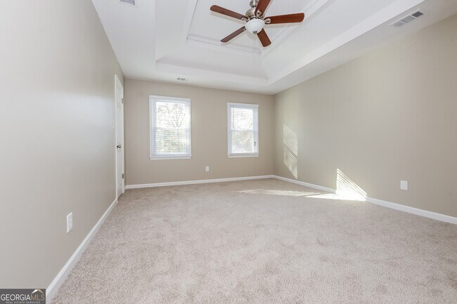 Building Photo - 65 Pine Tree Dr