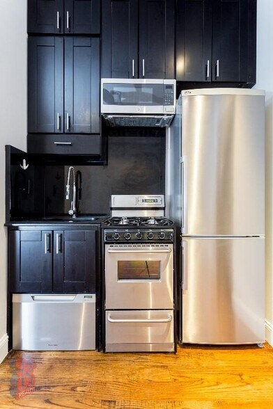 Building Photo - 15 W 103rd St
