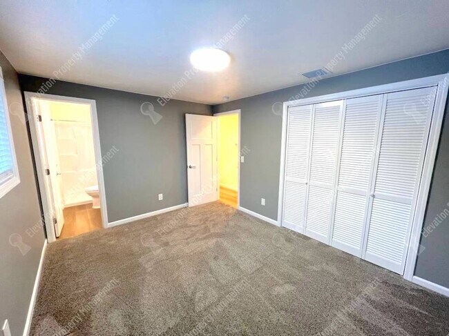 Building Photo - Updated 3 BR + home office w/ large yard in quiet cul-de-sac