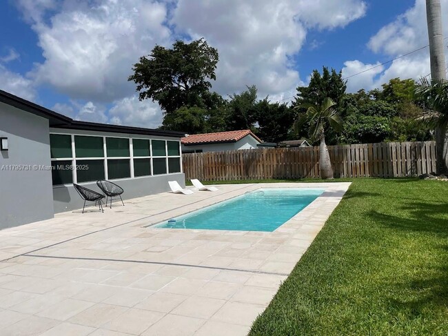 Building Photo - 401 S Highland Dr