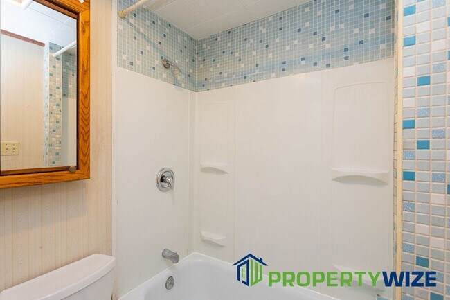 Building Photo - 7241 Holabird Avenue Apt B