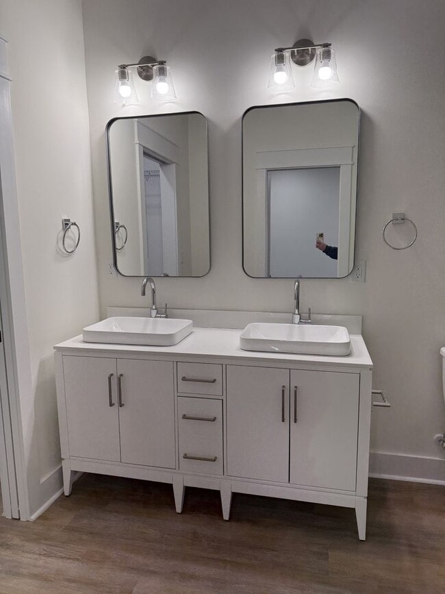 Building Photo - 3-Bedroom + Flex Room at Highbury