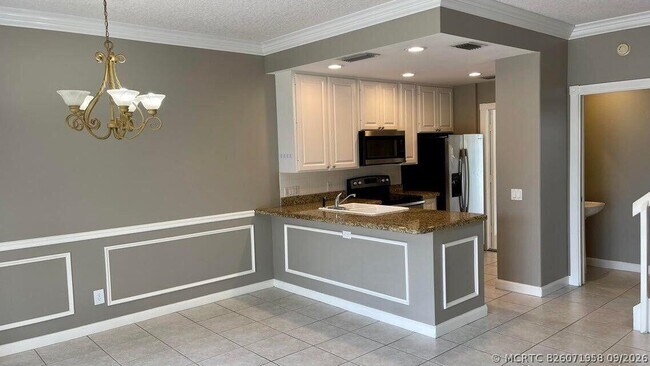 Building Photo - 2039 Tarpon Lake Way