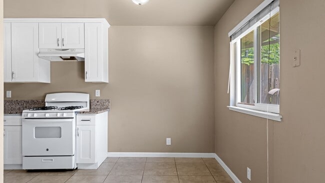 Building Photo - 2 bedroom duplex-home in Rancho Cordova