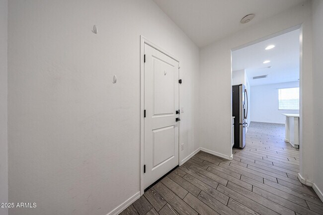 Building Photo - 3332 W Dunbar Dr