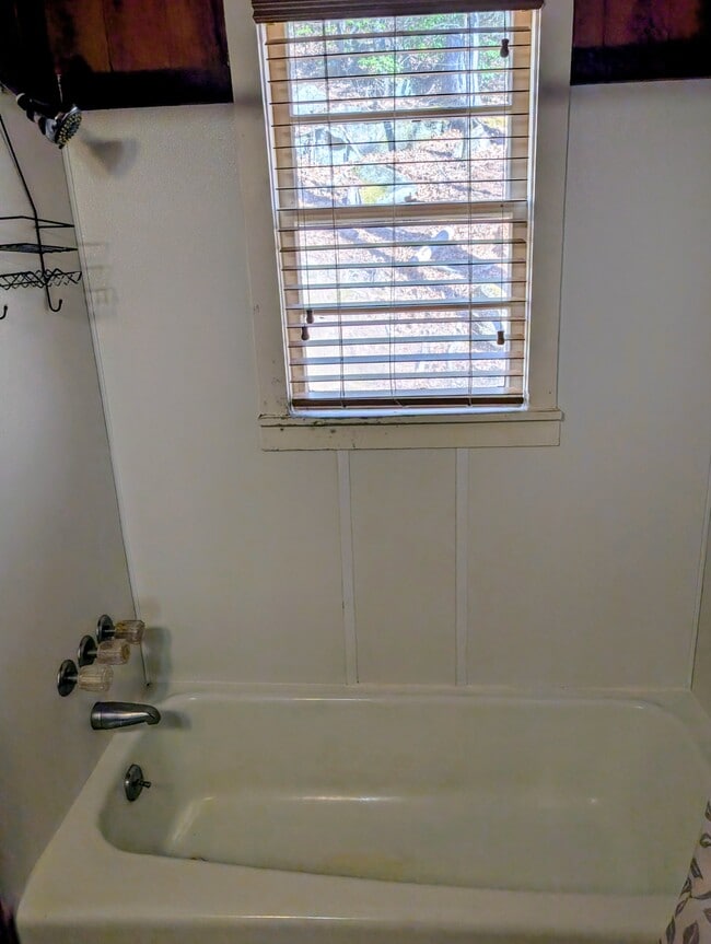 Building Photo - 24 Chalet Village Dr