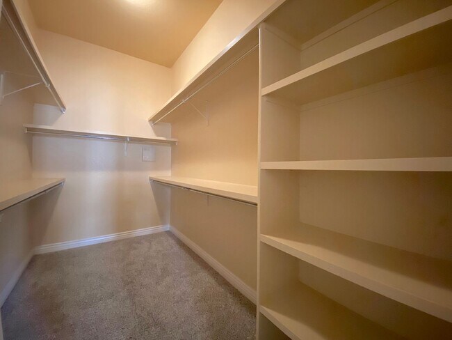 Building Photo - Sandstone Ranch Estates 3 bed with Refrig A/C