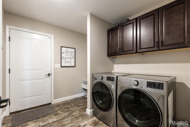 Building Photo - 3505 Chippewa Dr