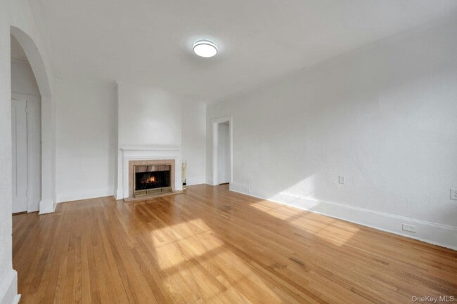 Building Photo - 840 Bronx River Rd